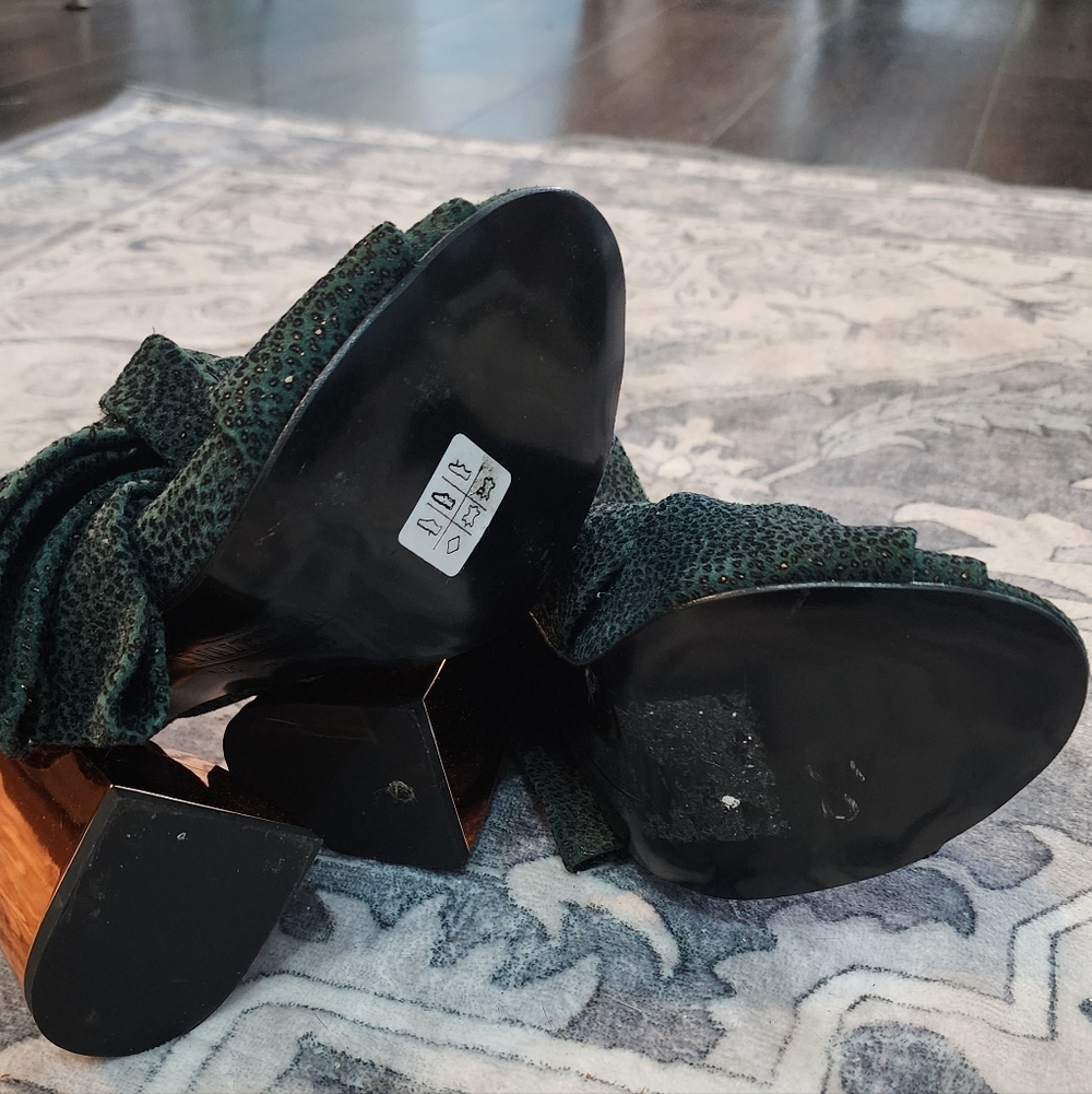 Ivy Kirzhner Kids Dress Shoes - Green and Gold - Picture 3 of 3